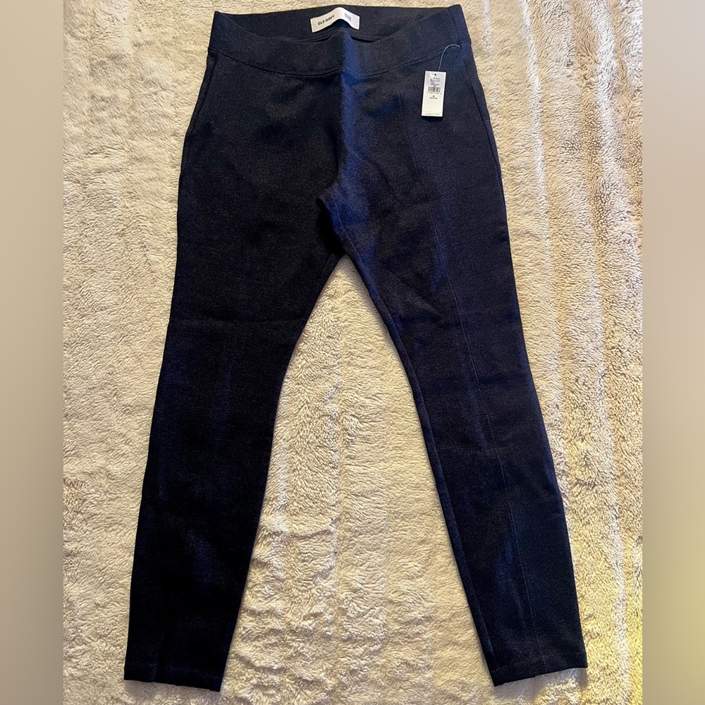 Old Navy STEVIE women’s pants size M. NWT NEVER WORN!